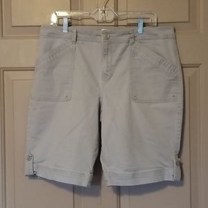 Gloria Vanderbilt Khaki Unltd. Shorts Size 12